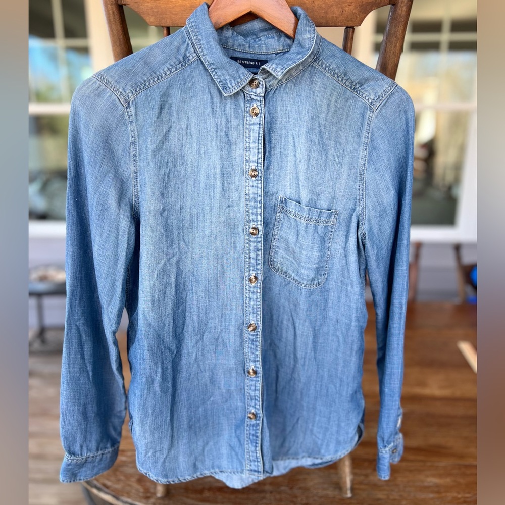 American Eagle Boyfriend Fit Denim Chambray Long Sleeve Button Shirt Small